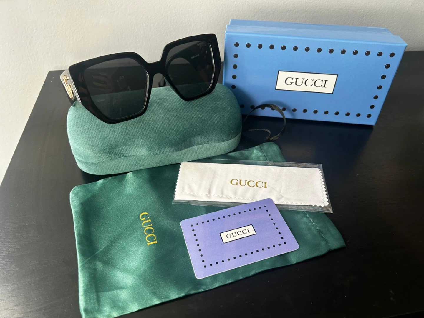 Gucci Black Sunglasses with Case - photo 3
