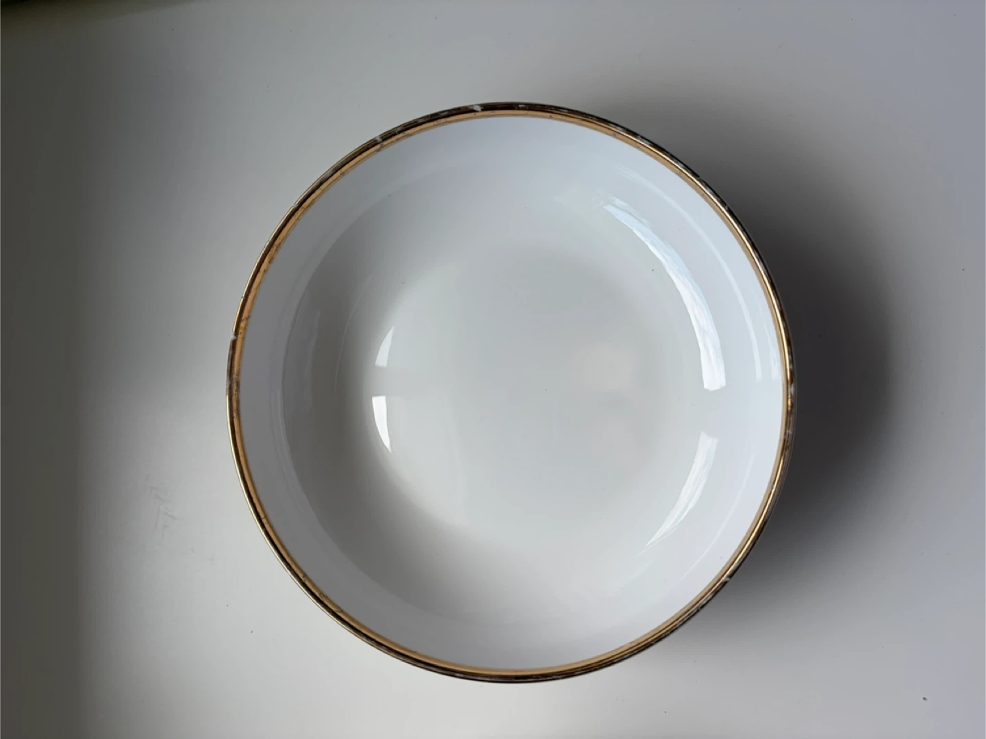 White bowls with gold trim (set of 2)