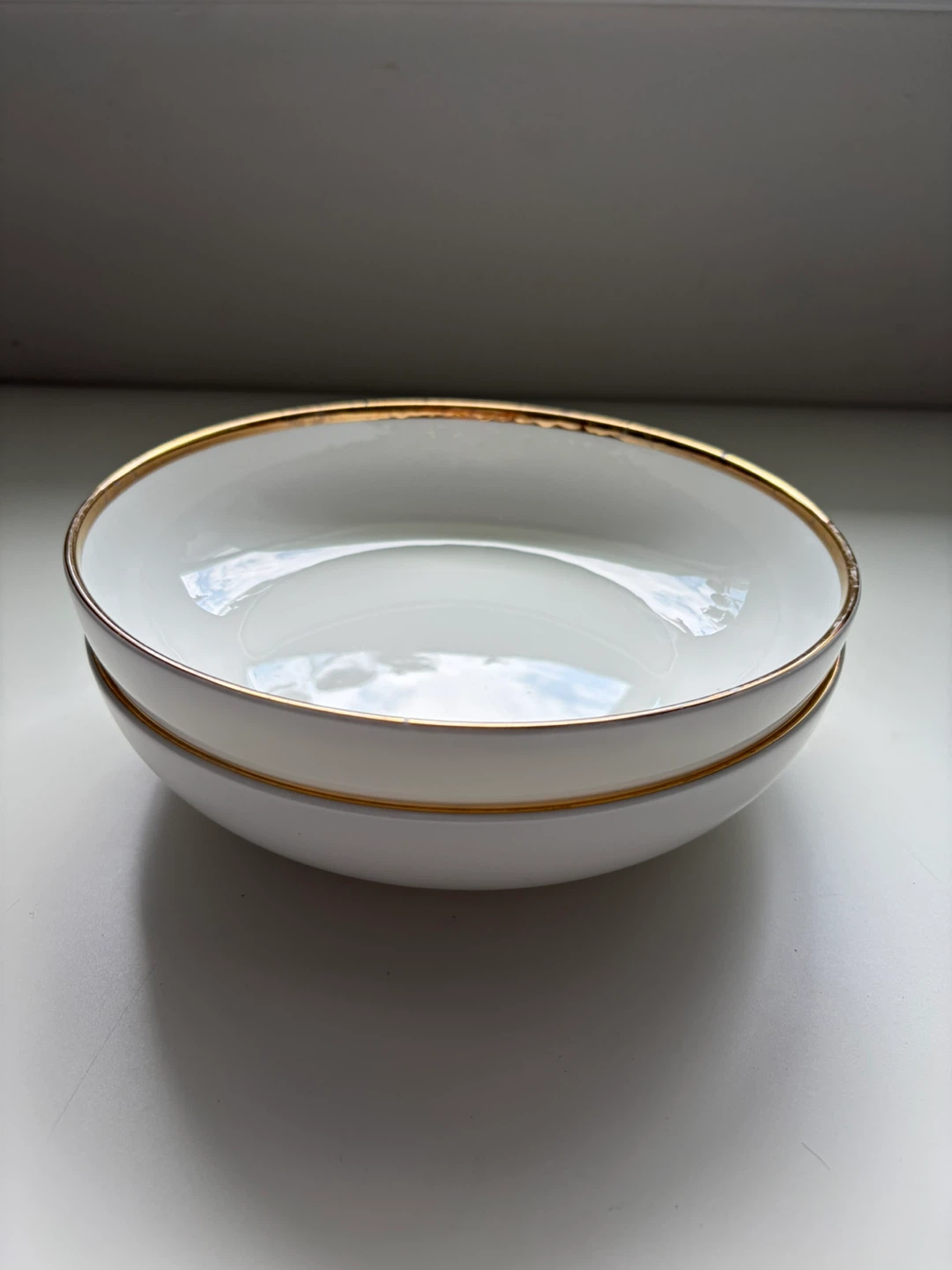 White bowls with gold trim (set of 2) - photo 4