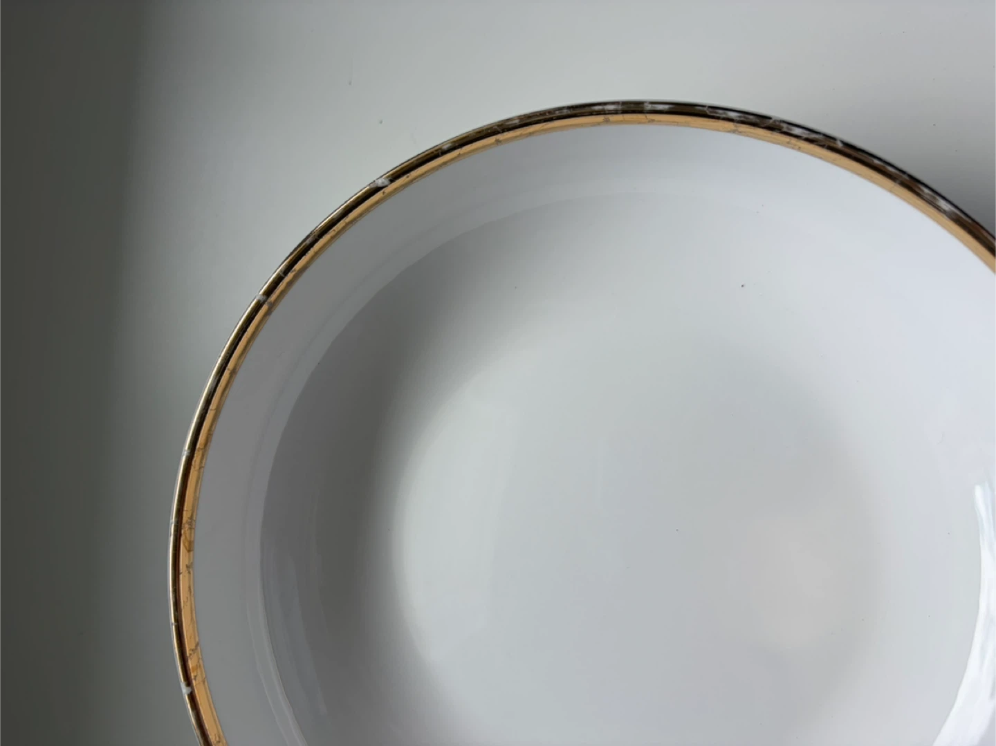 White bowls with gold trim (set of 2) - photo 3