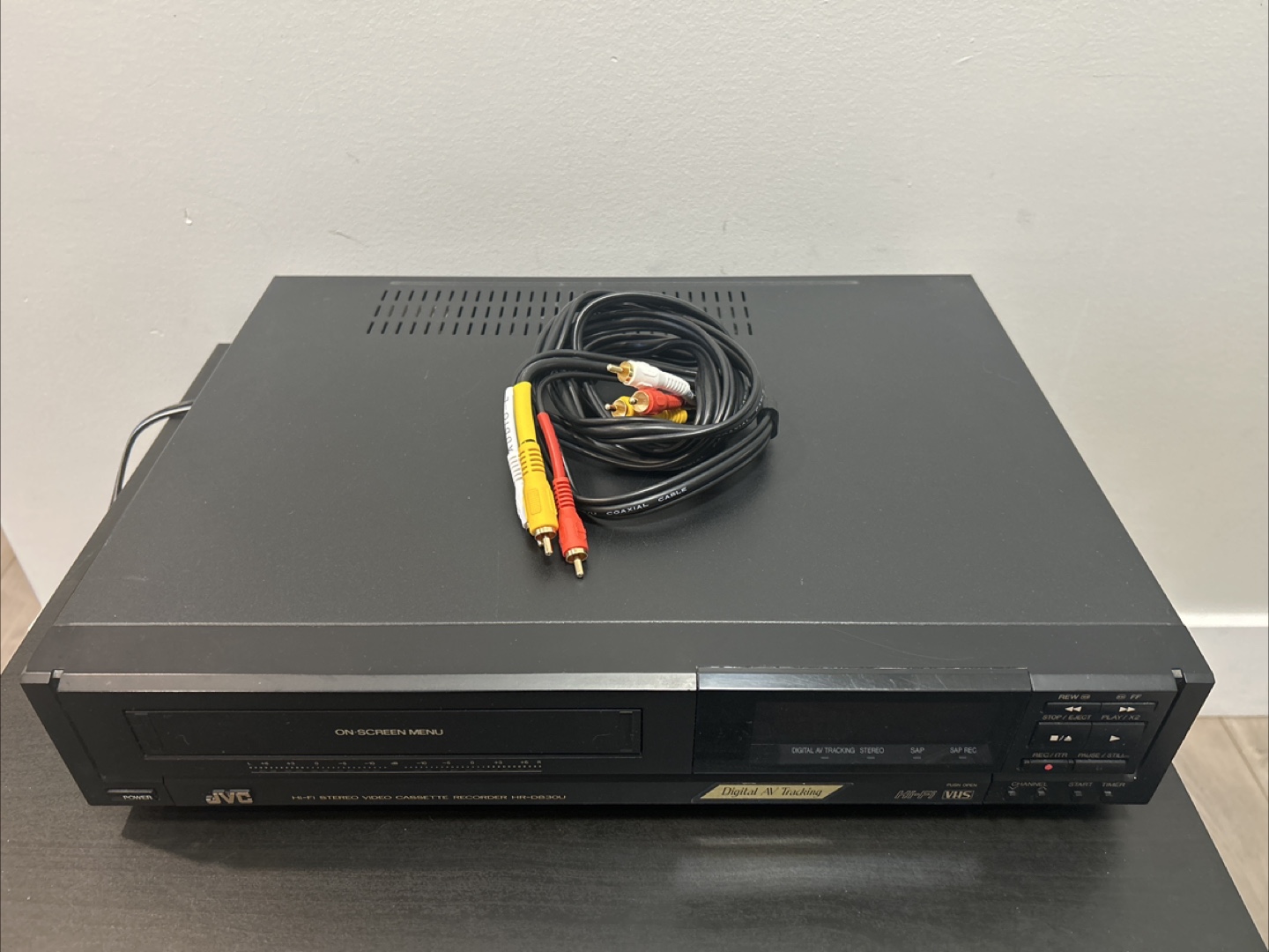 JVC Hi-Fi Stereo Video Cassette Recorder HR-D630U - photo 4