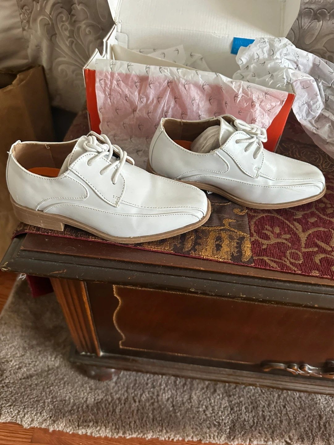 Deer Stags White Dress Shoes - Size 2
