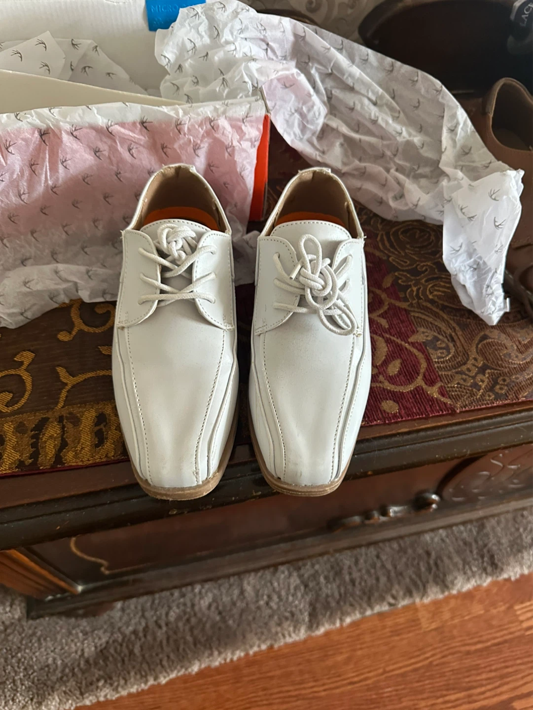 Deer Stags White Dress Shoes - Size 2 - photo 5