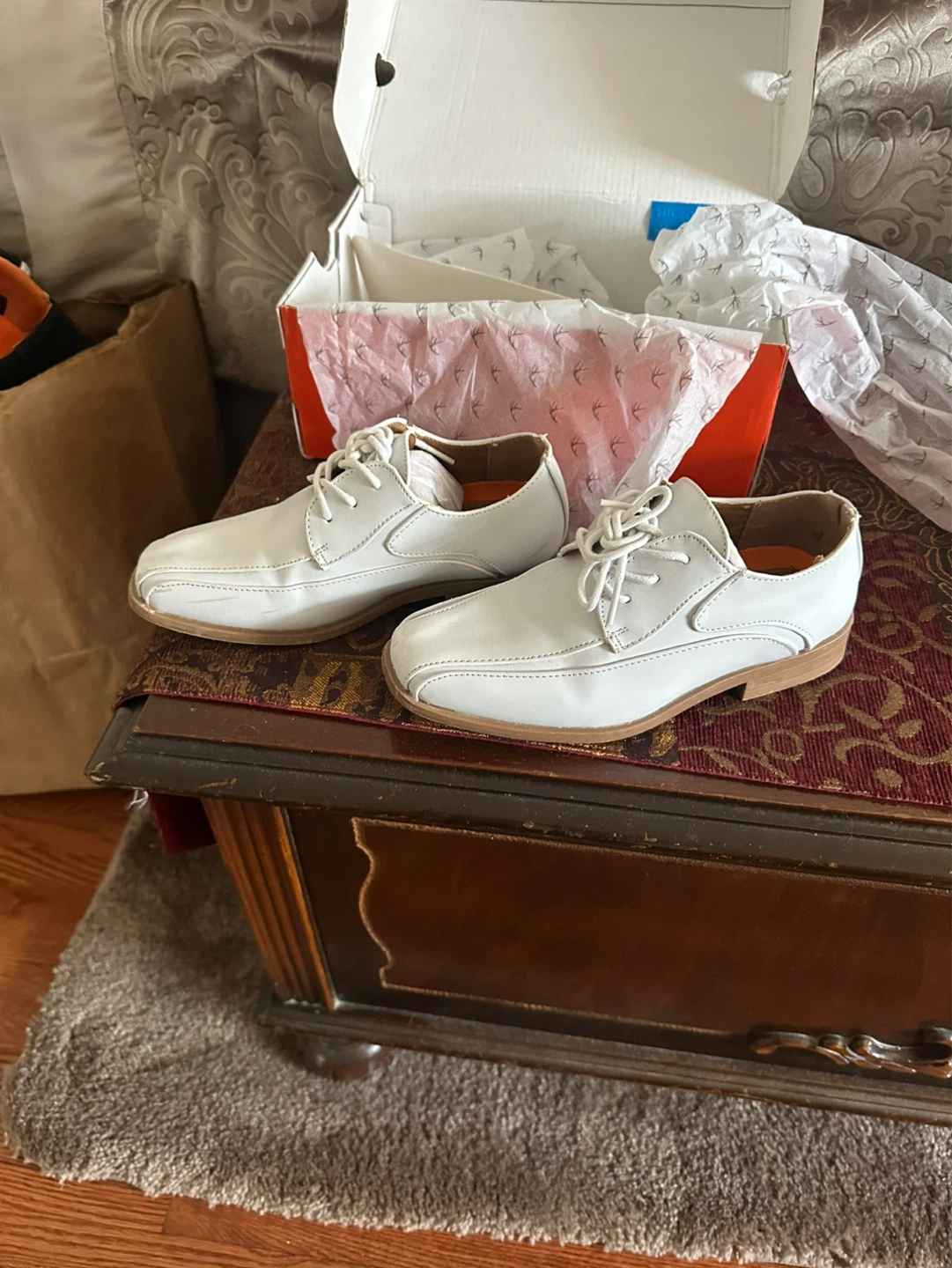 Deer Stags White Dress Shoes - Size 2 - photo 3