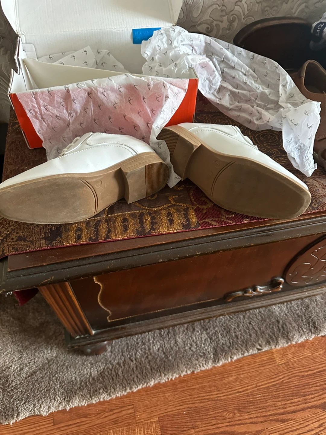 Deer Stags White Dress Shoes - Size 2 - photo 4