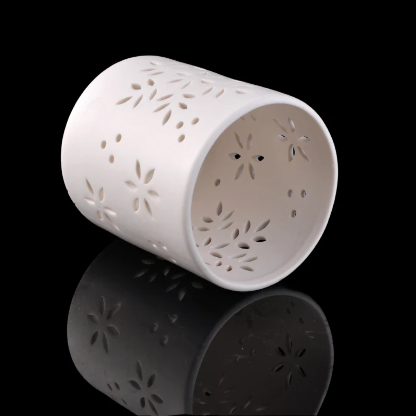 White Ceramic Cut-out Candle Holder - photo 3
