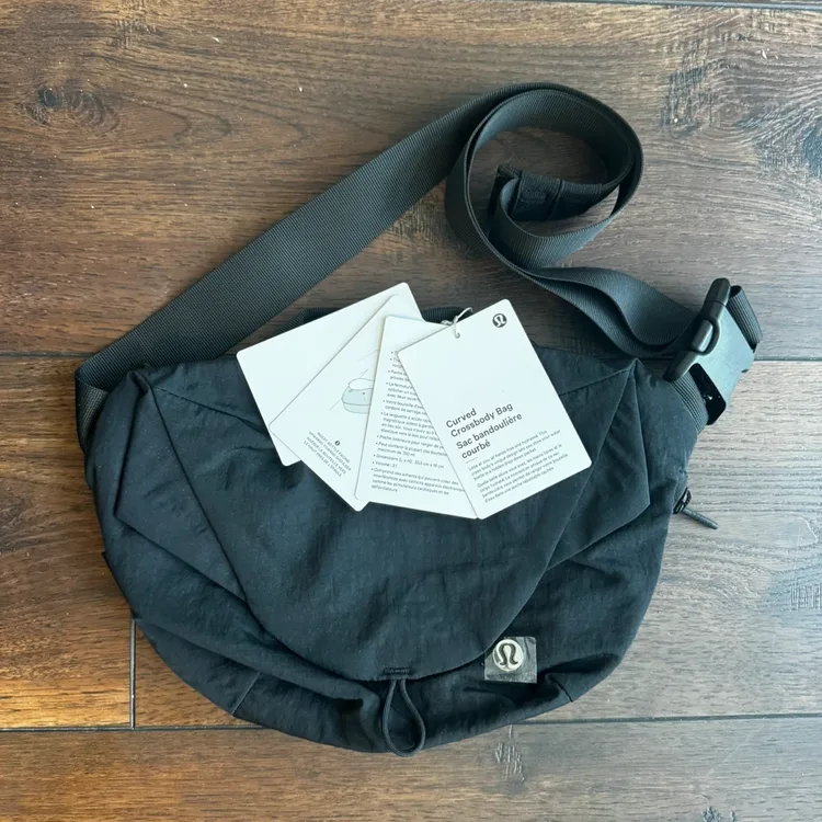 Lululemon Curved Crossbody Bag - Black | Karrot Lululemon Curved Crossbody Bag - Black | Karrot