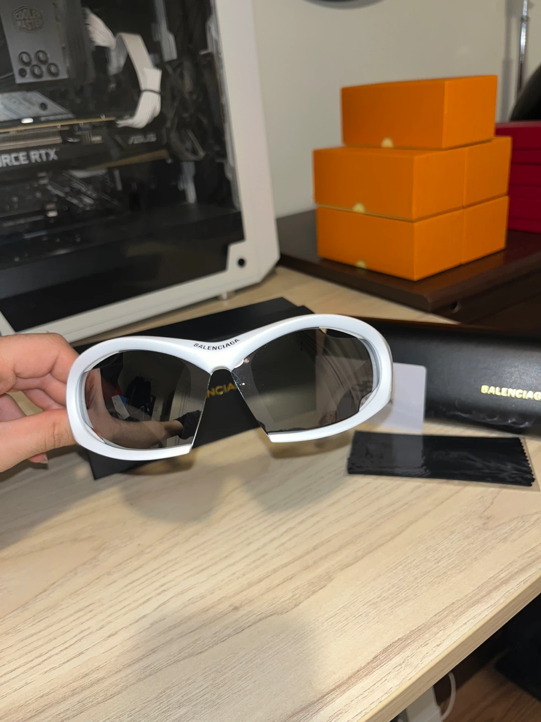 Balenciaga White Sporty Sunglasses - photo 2