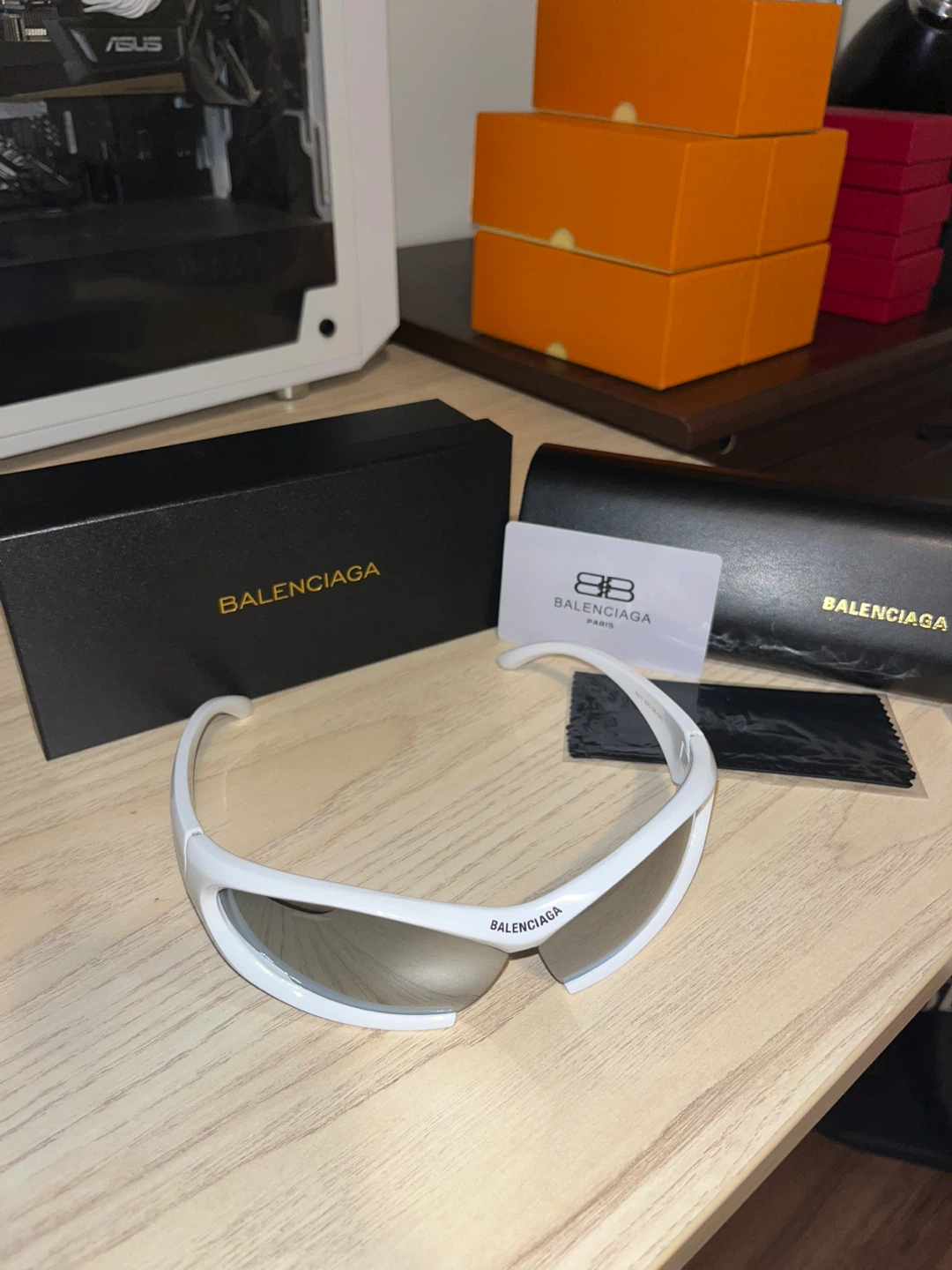 Balenciaga White Sporty Sunglasses - photo 3