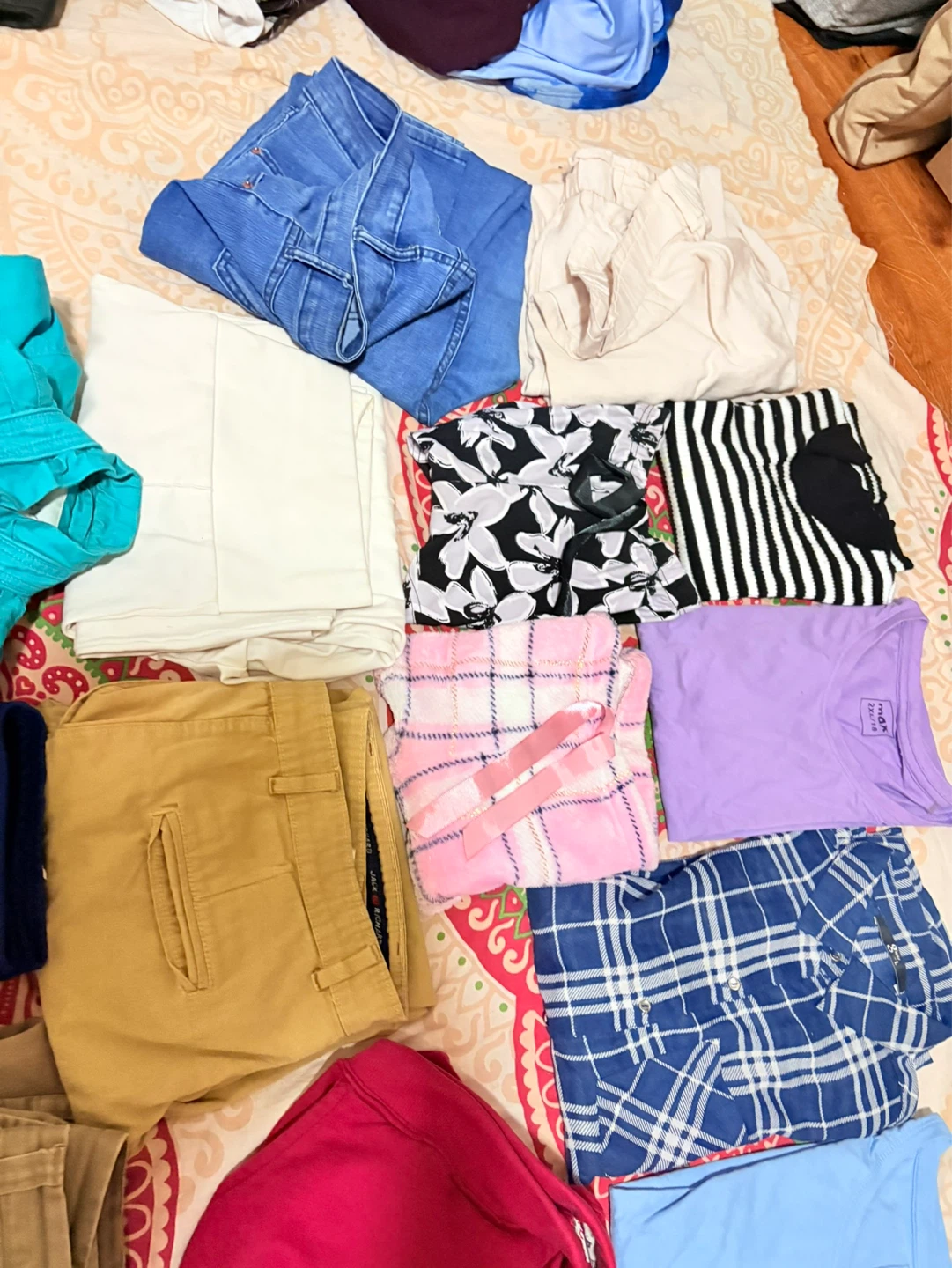 Assorted women's clothing items - photo 4