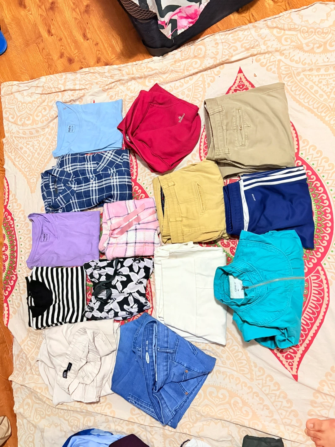 Assorted women's clothing items - photo 2
