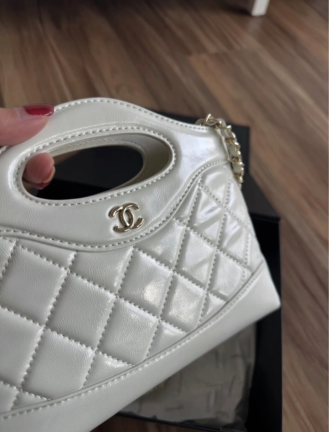 Chanel Shopping bag in white leather - photo 5