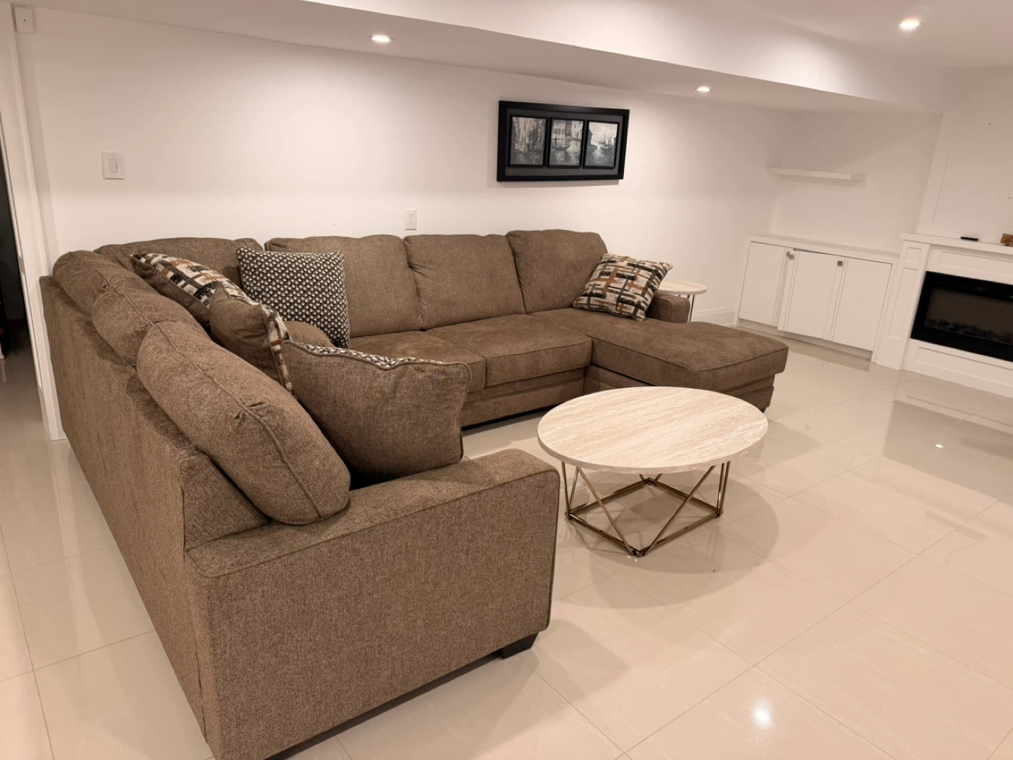 Large U-Shaped Sectional Sofa with Chaise - photo 2