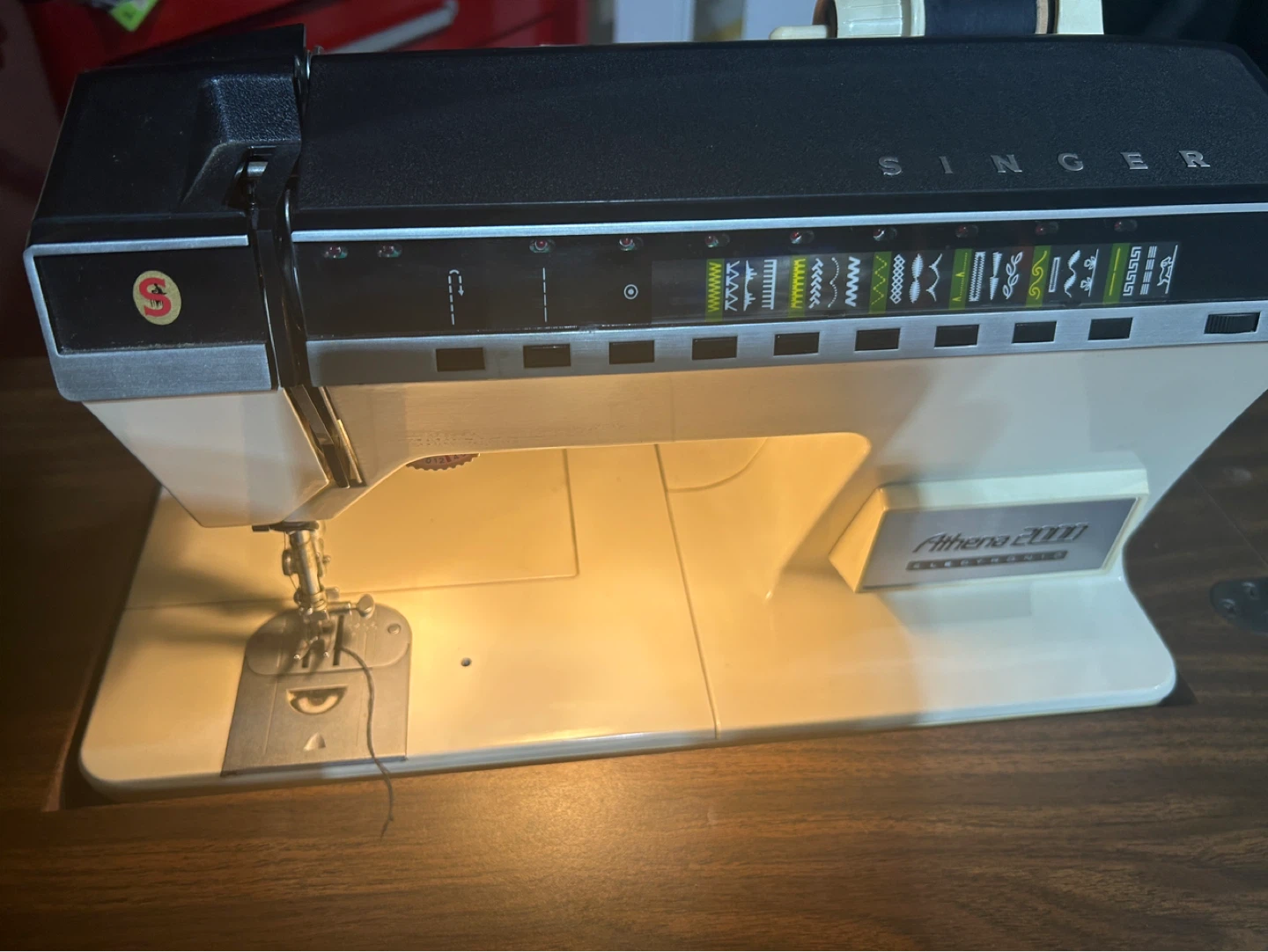 Singer Athena 2000 Electronic Sewing Machine - photo 3
