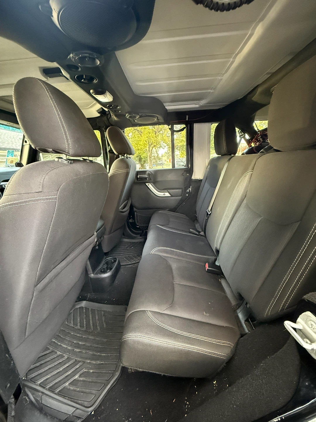 Black Jeep Wrangler Sahara 4-Door - photo 4