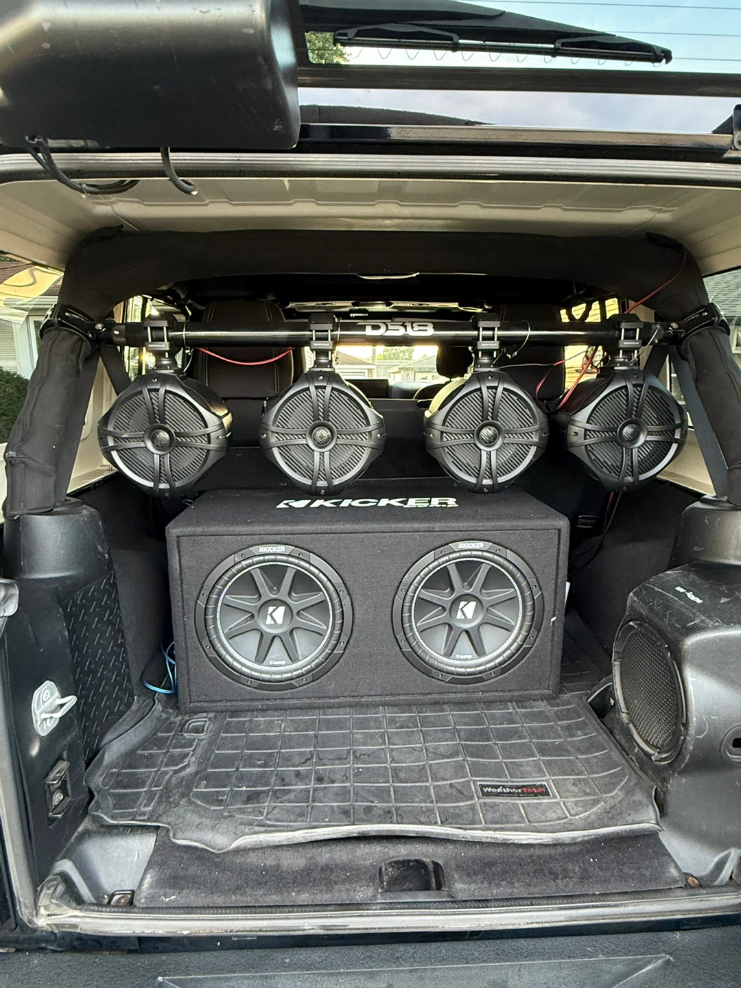 Black Jeep Wrangler Sahara 4-Door - photo 5