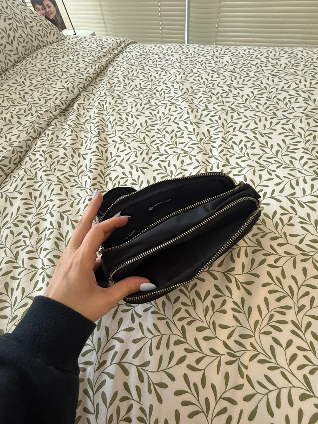 Lululemon crossbody camera Bag Black - photo 3