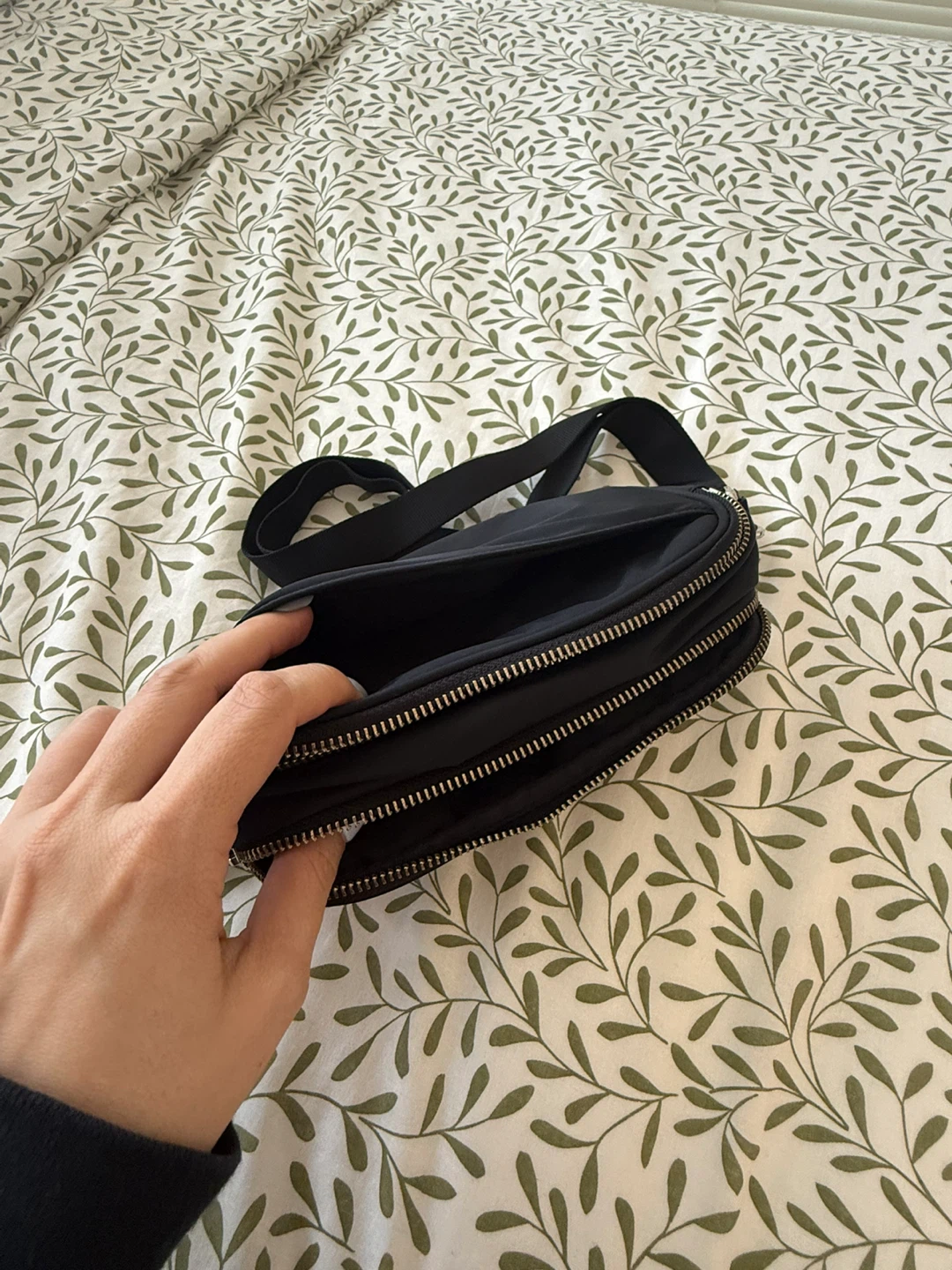 Lululemon crossbody camera Bag Black - photo 4