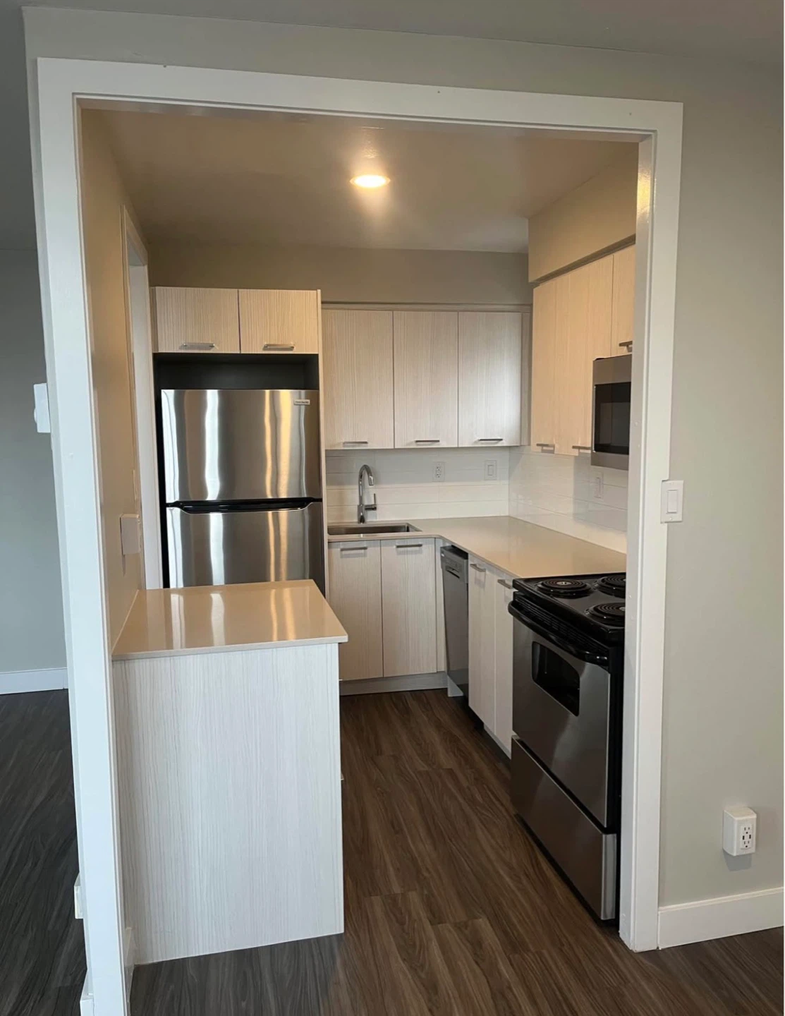 Apartment Unit - Unfurnished - photo 4