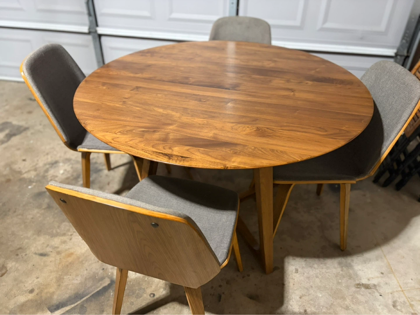 Round Wood Dining Table and 4 Chairs Set - photo 3