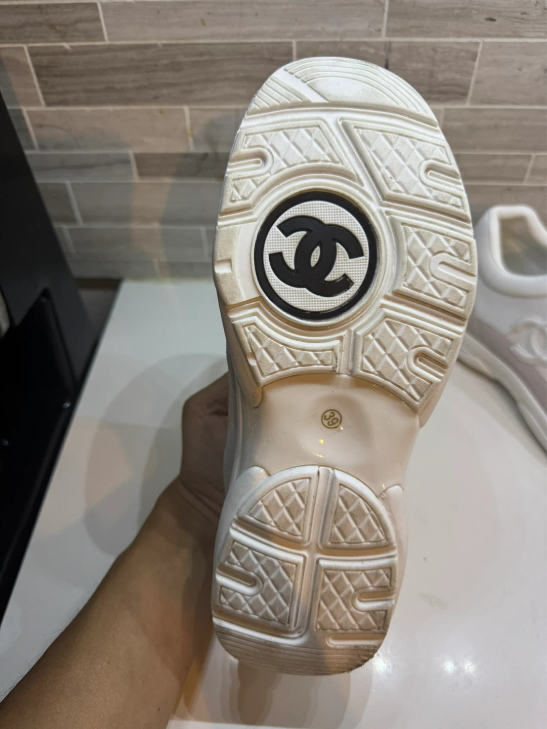 Chanel White Sneakers size 8 - photo 5