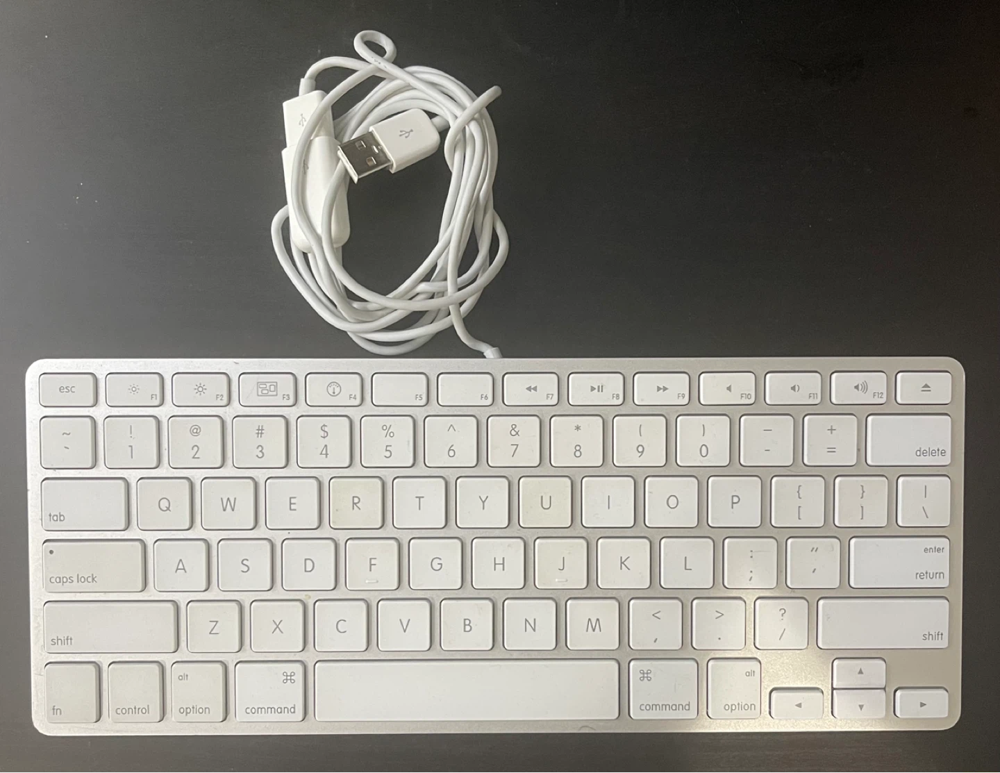 Apple Aluminum Keyboard with Numeric Keypad and USB Cable