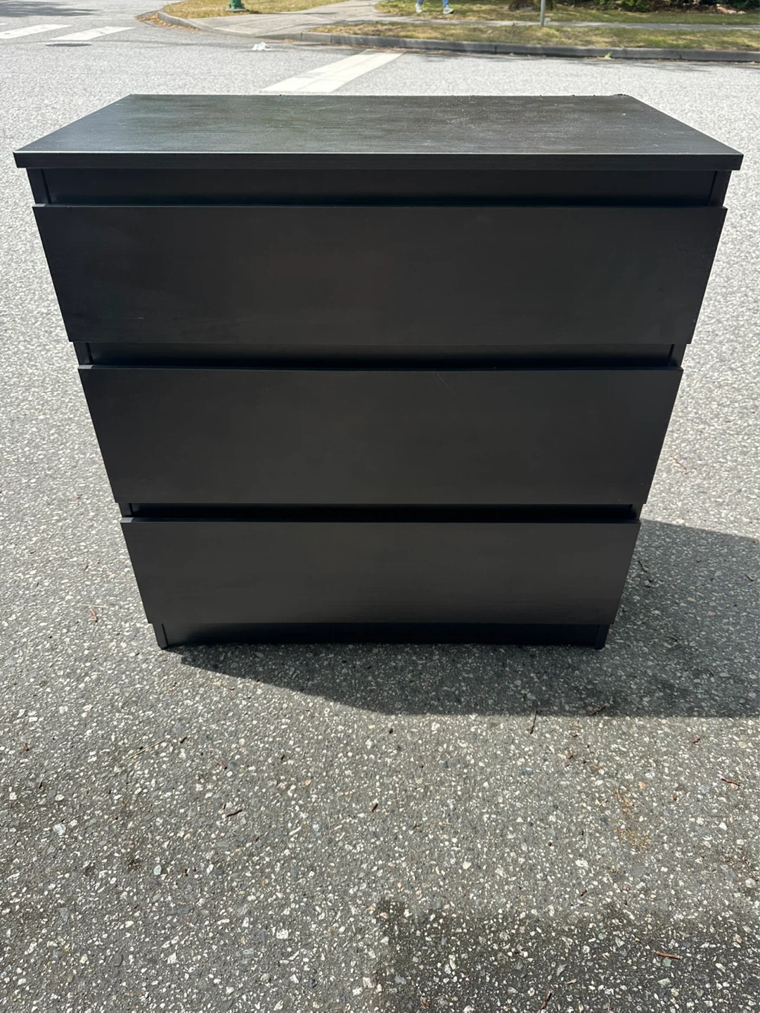 Ikea 3 drawers dresser *FREE DeliverY
