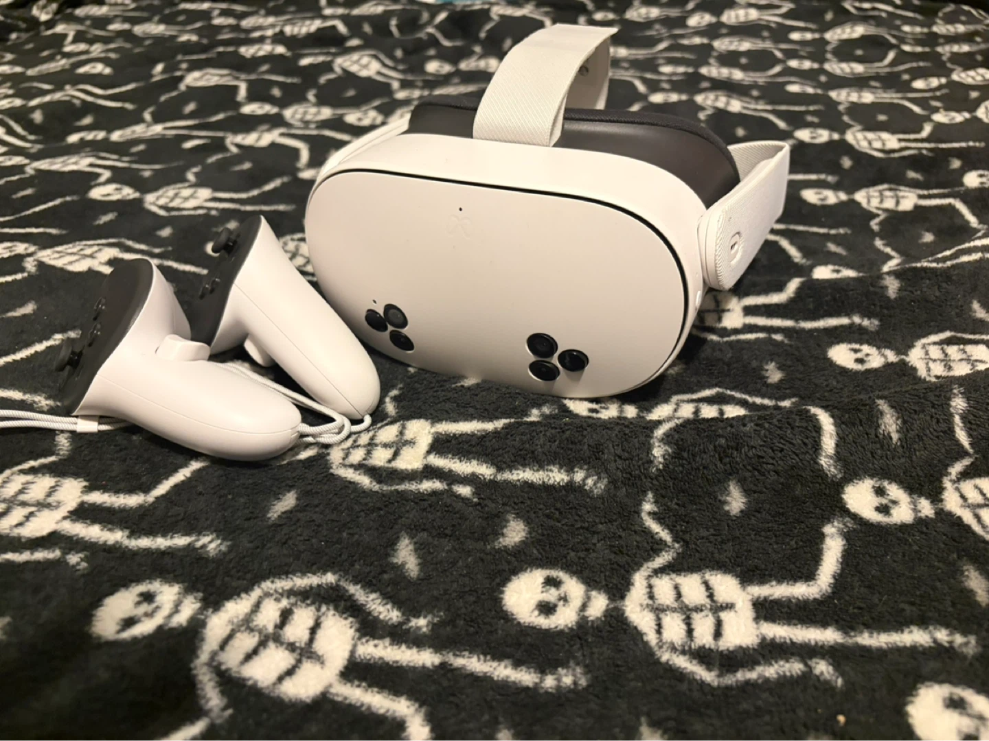 Meta Quest 3s VR Headset and Controllers