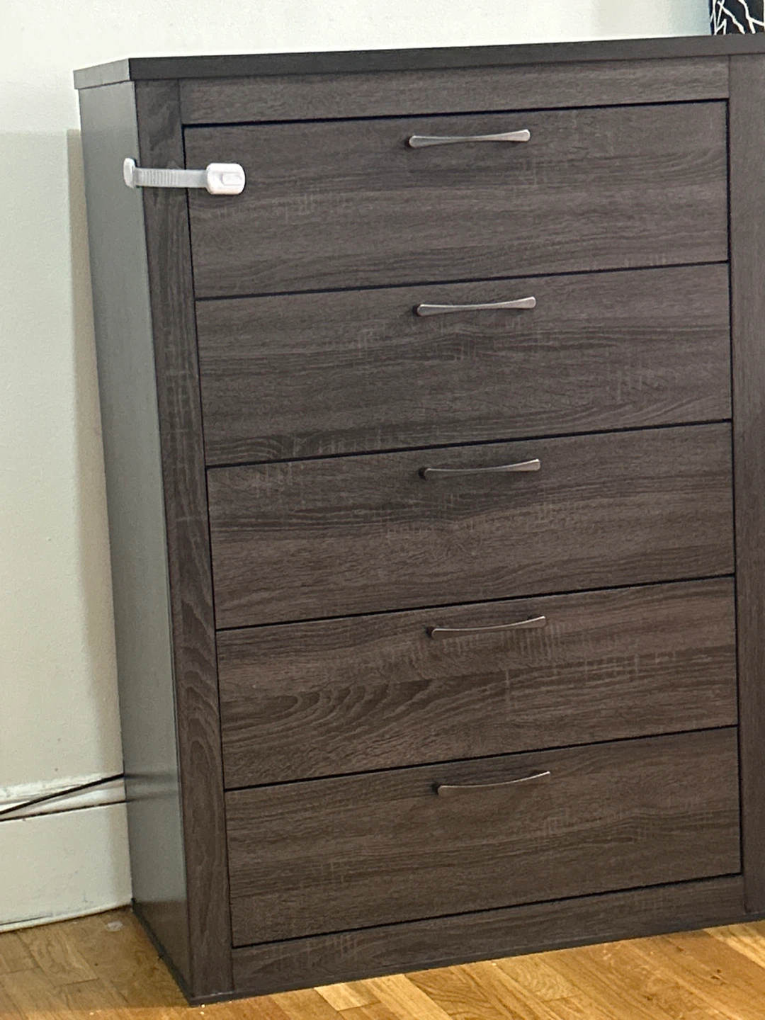 Dark Wood 5-Drawer Dresser