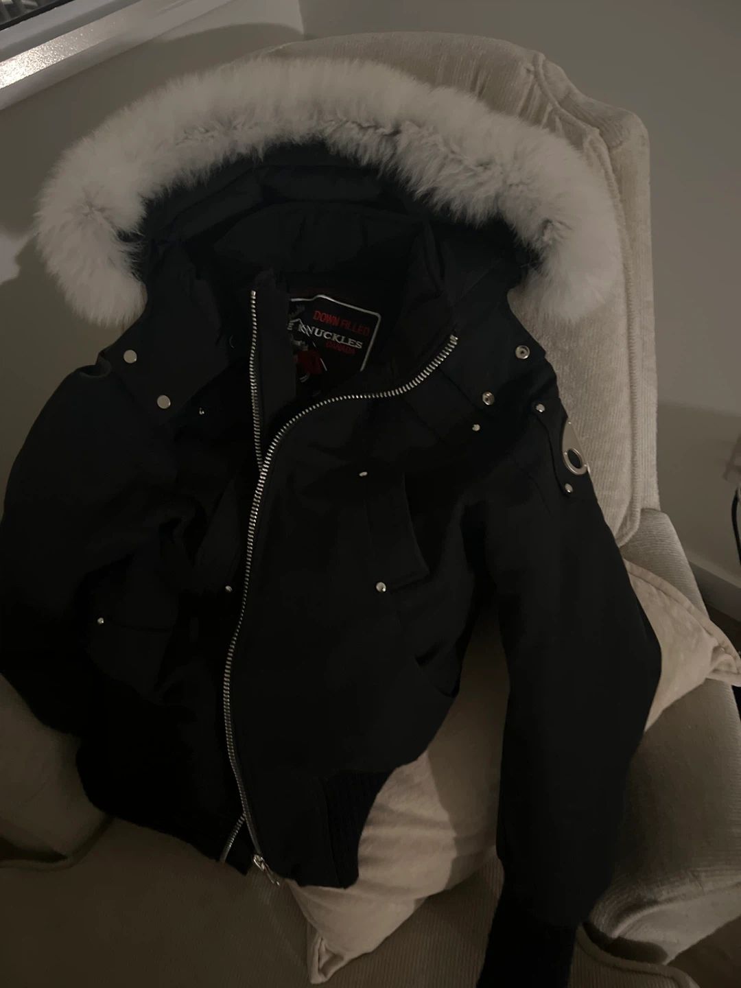 Moose knuckle small white fur