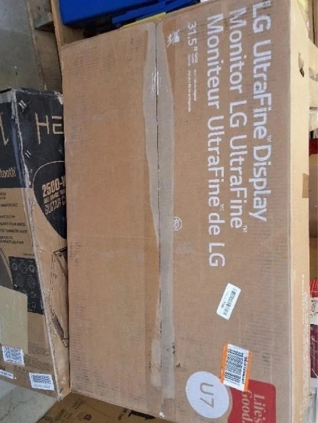 Never Used- LG UltraFine Display 31.5" Monitor - photo 3