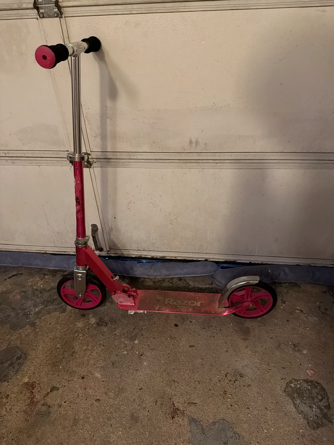 Razor Kick Scooter - Pink