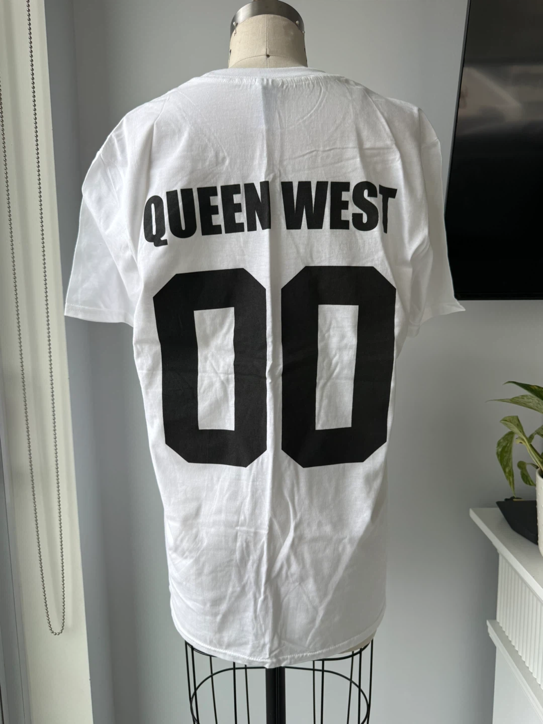 White Queen West T-Shirt size medium