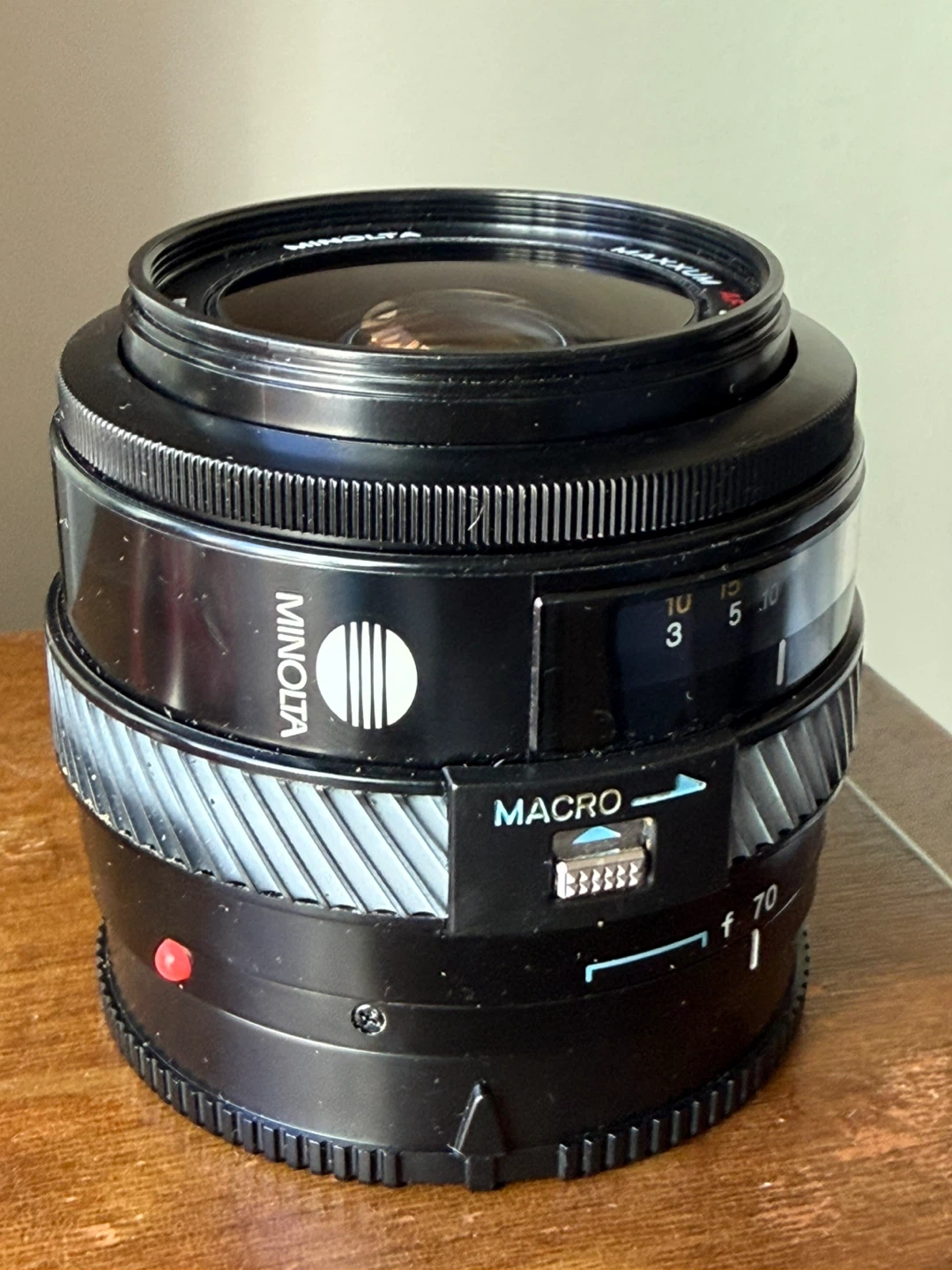 Minolta Maxxum AF 35-70mm f/4 Lens - photo 2