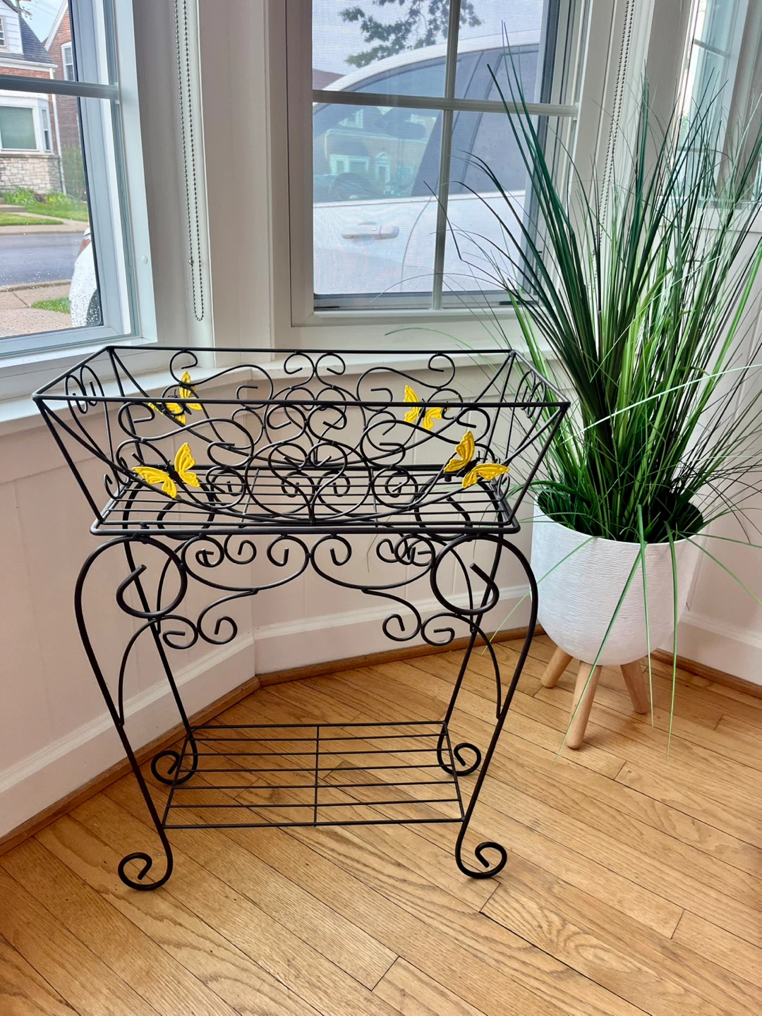 CUTE BUTTERFLY PLANT STAND