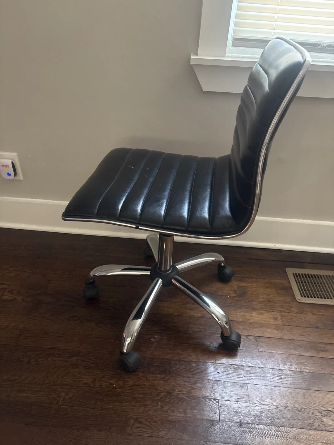 Black Faux Leather Office Chair - photo 2