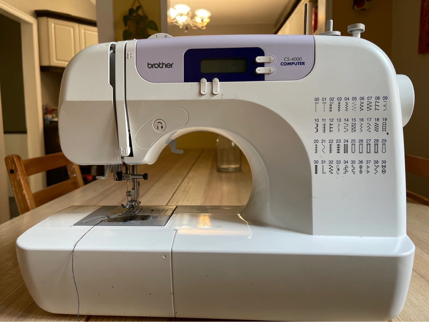 Brother CS-4000 Computerized Sewing Machine