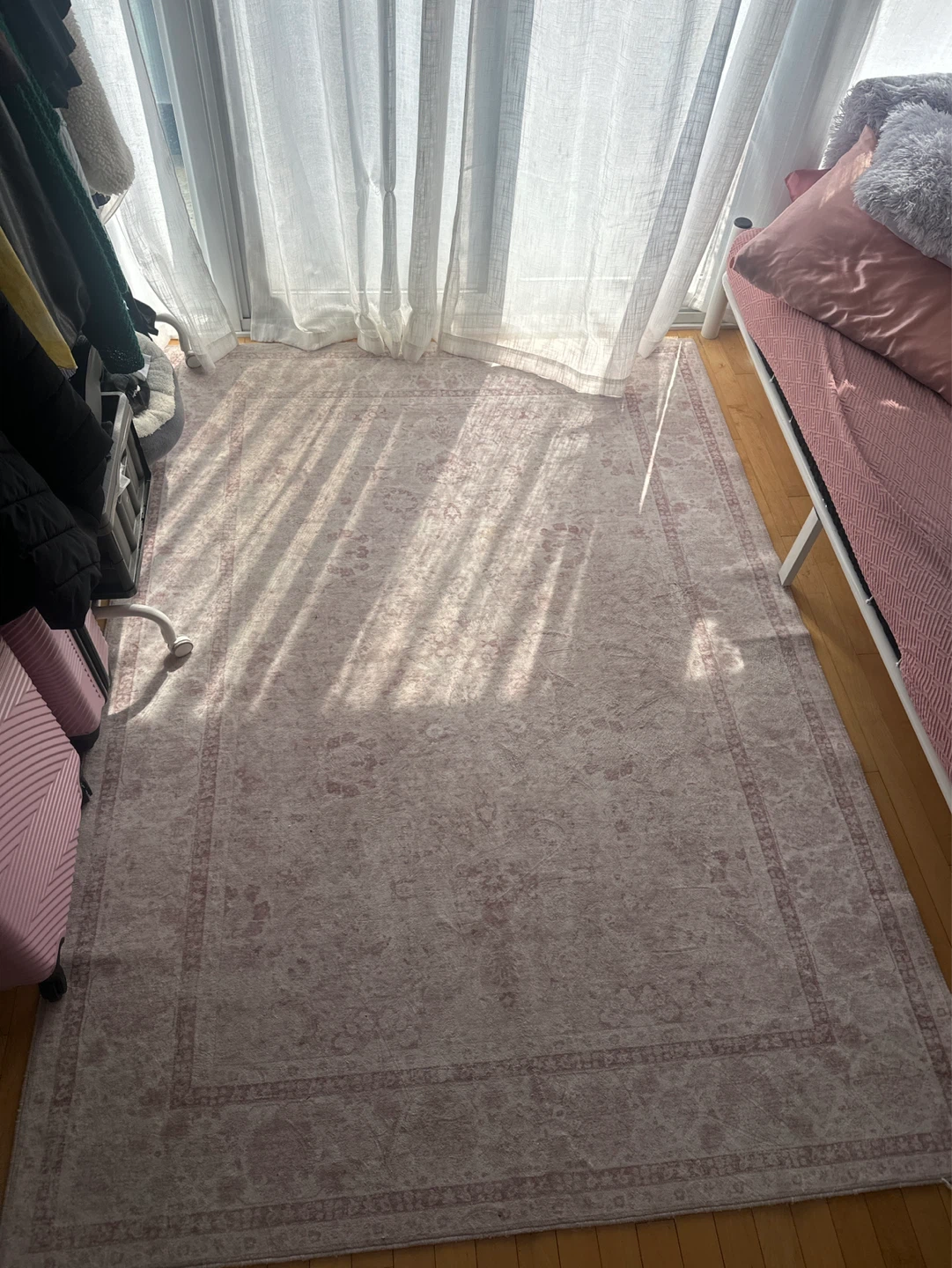Area Rug - 7' x 5' (213cm x 152cm)