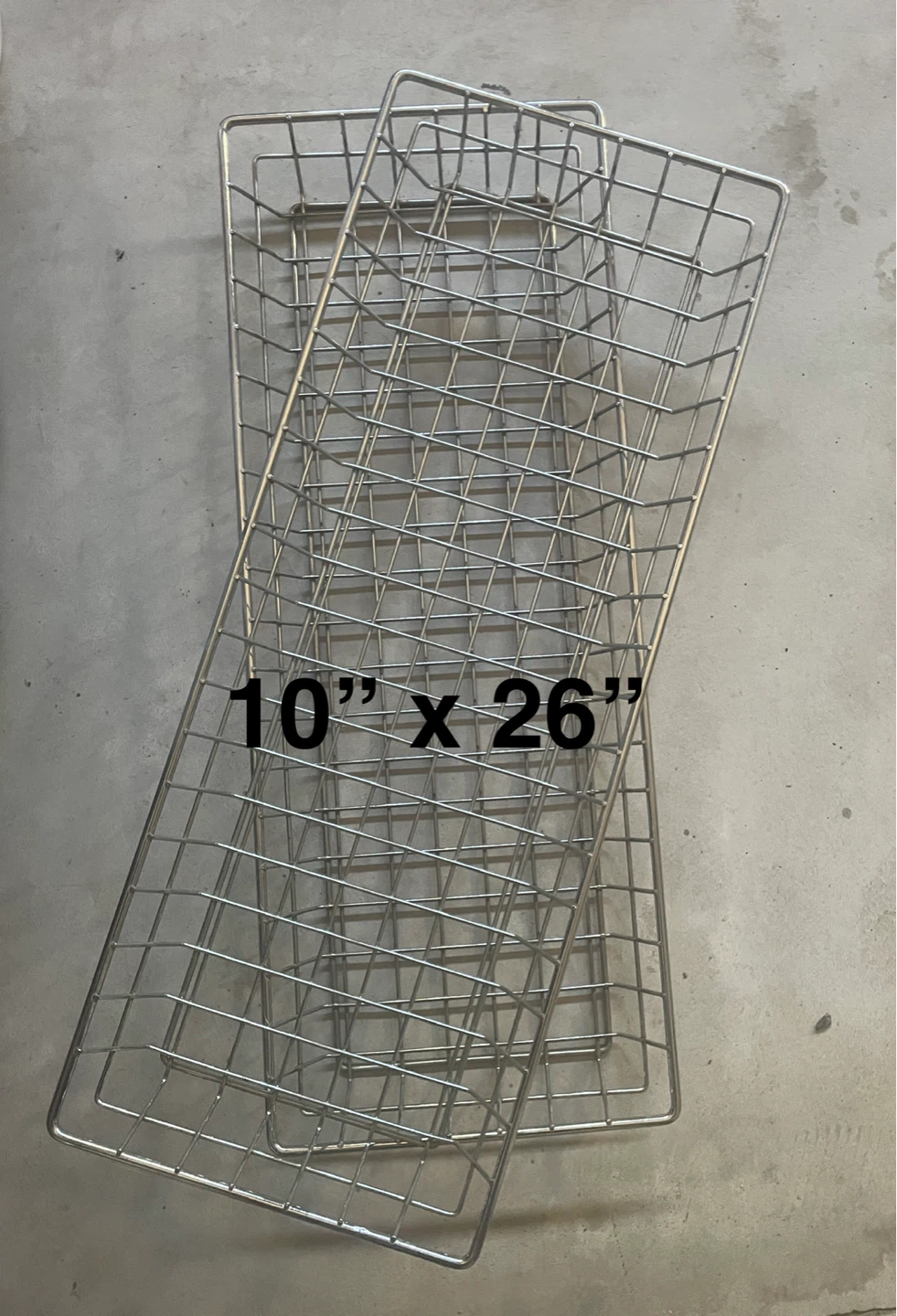 2 metal trays/racks