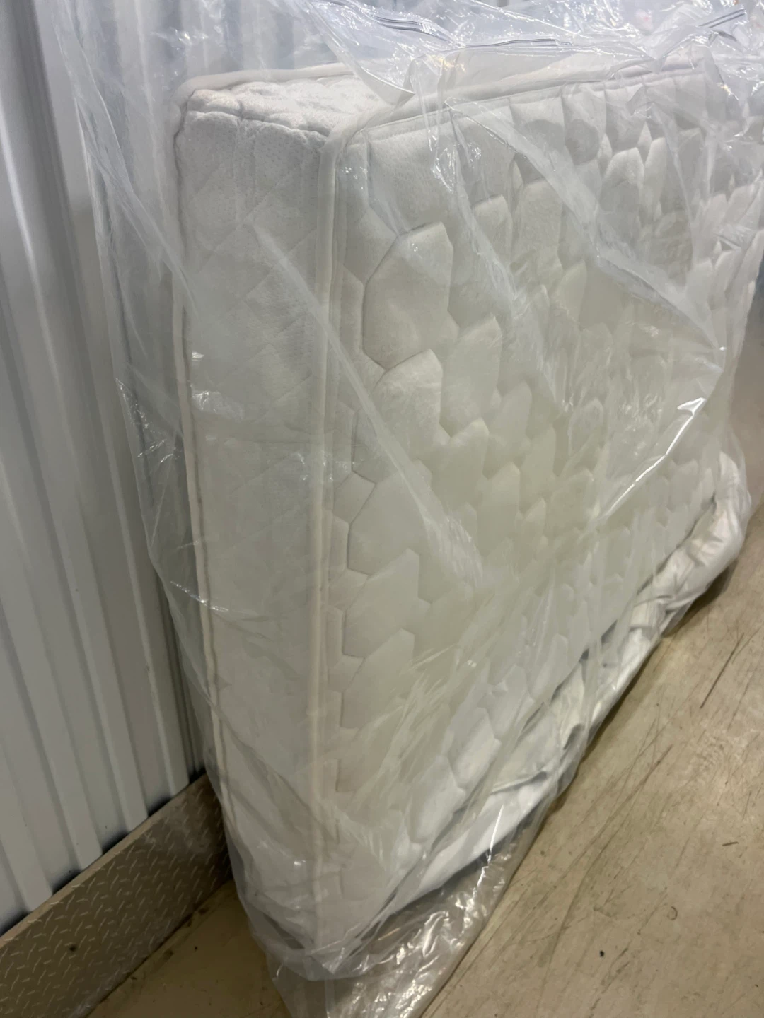 Full size mattress and box spring - photo 2