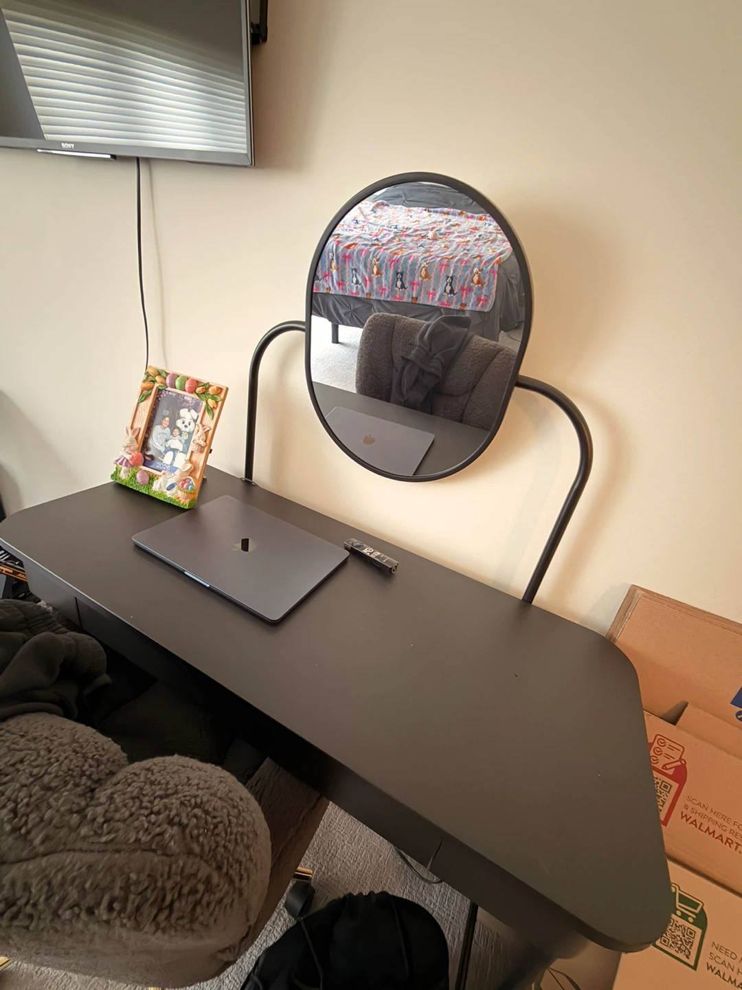 Makeup desk