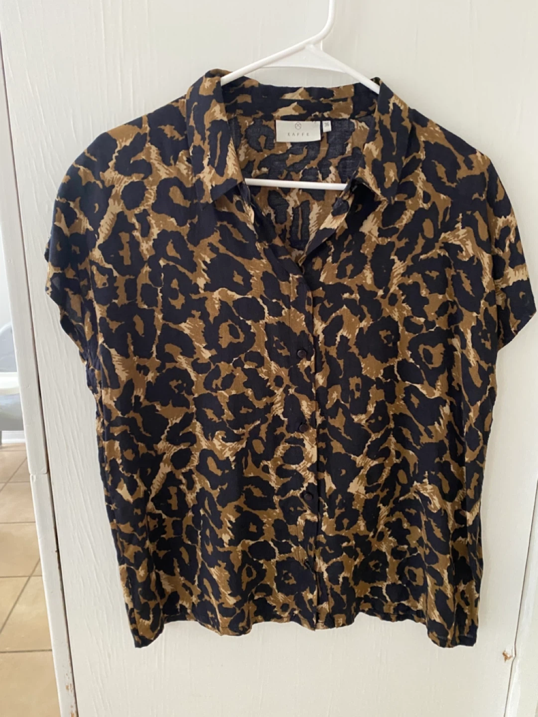 Kaffe Leopard Print Short Sleeve Button-Up Shirt Size 36 - photo 2
