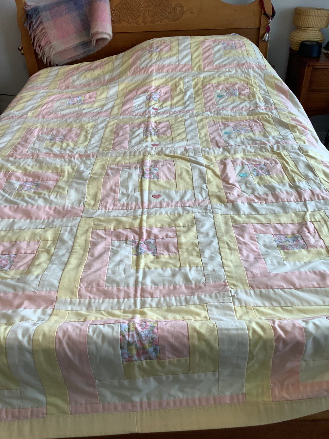 Vintage Hand Crafted Acadian Quilt 🐞