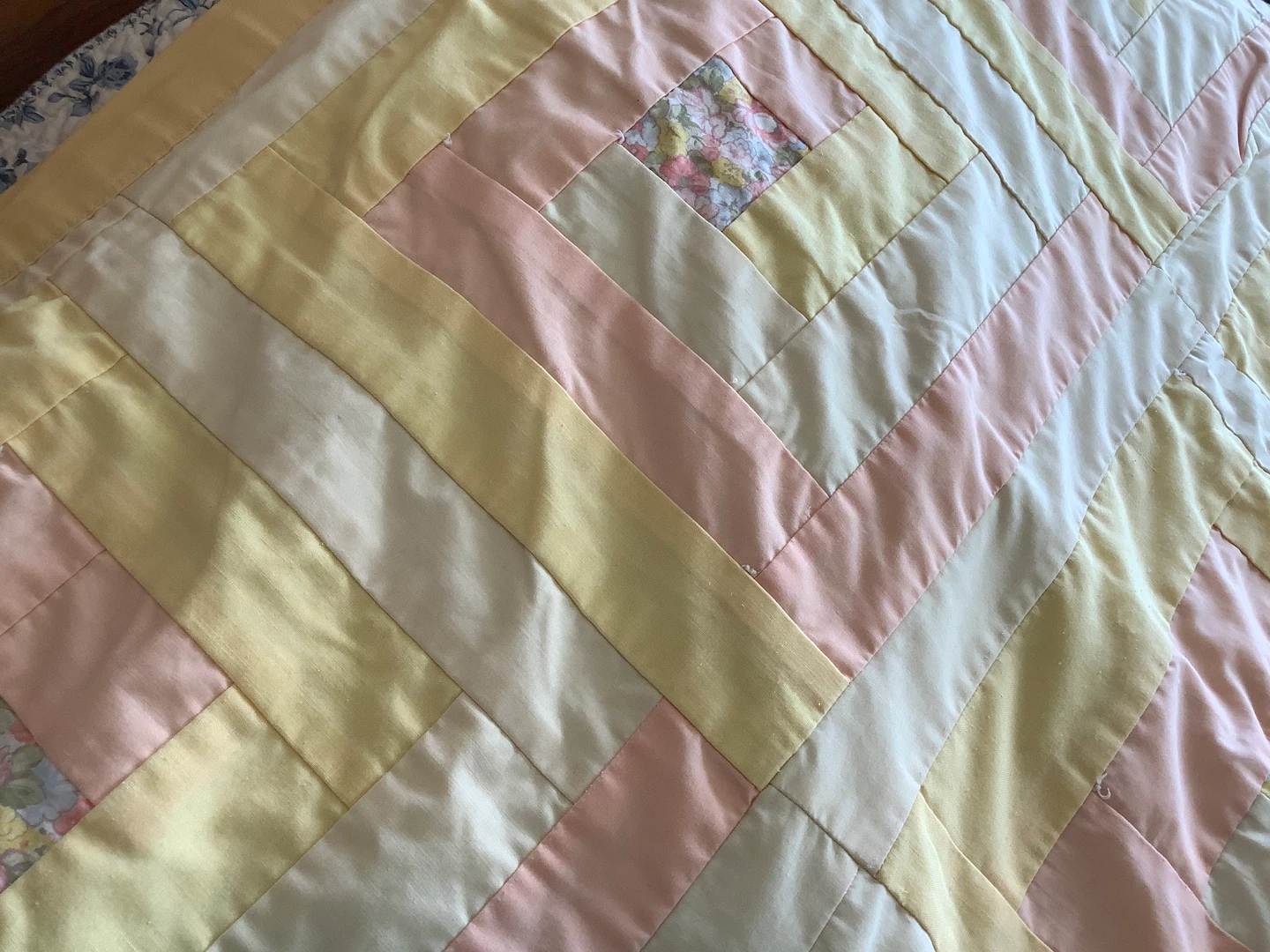 Vintage Hand Crafted Acadian Quilt 🐞 - photo 4