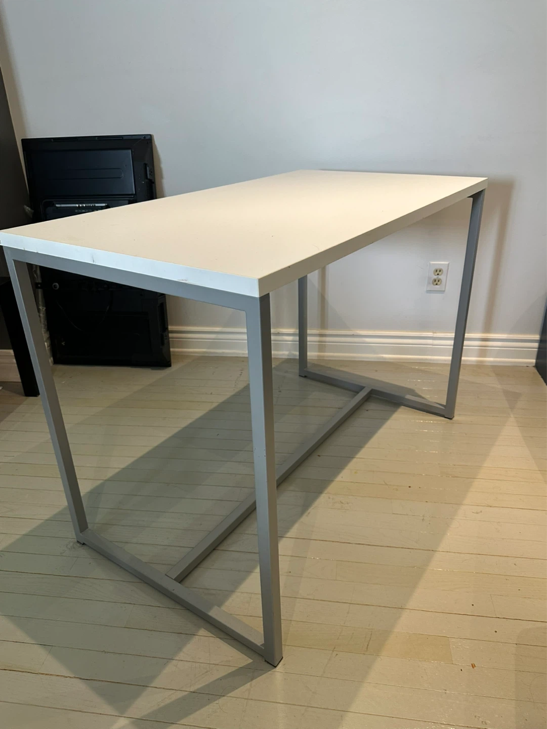 White and Grey Metal Frame Desk - photo 2