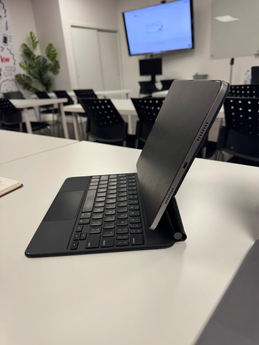 iPad Pro 11" 256GB in Space Grey - photo 2