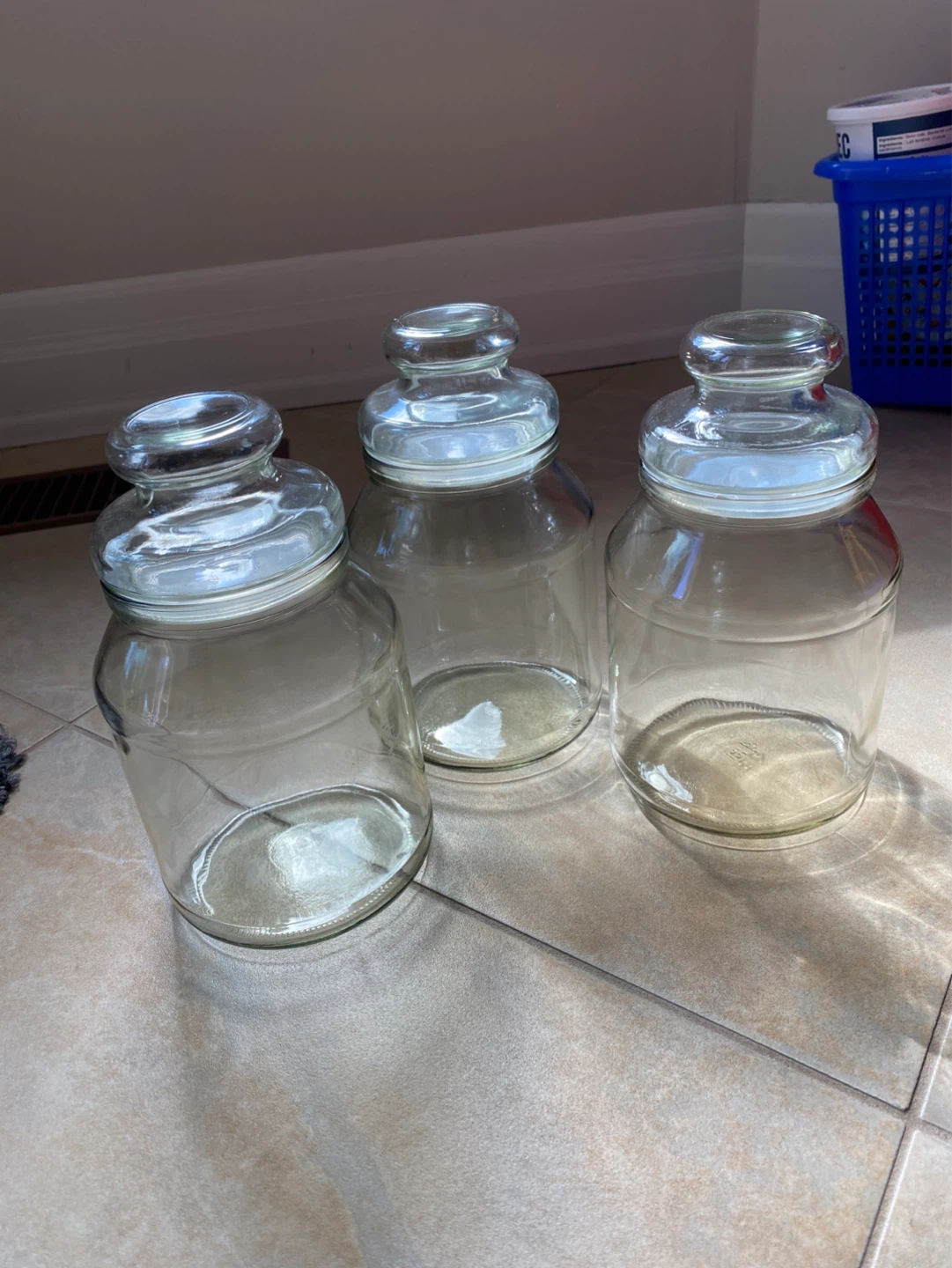 Set of 3 Glass Canisters with Suction Lids - photo 3