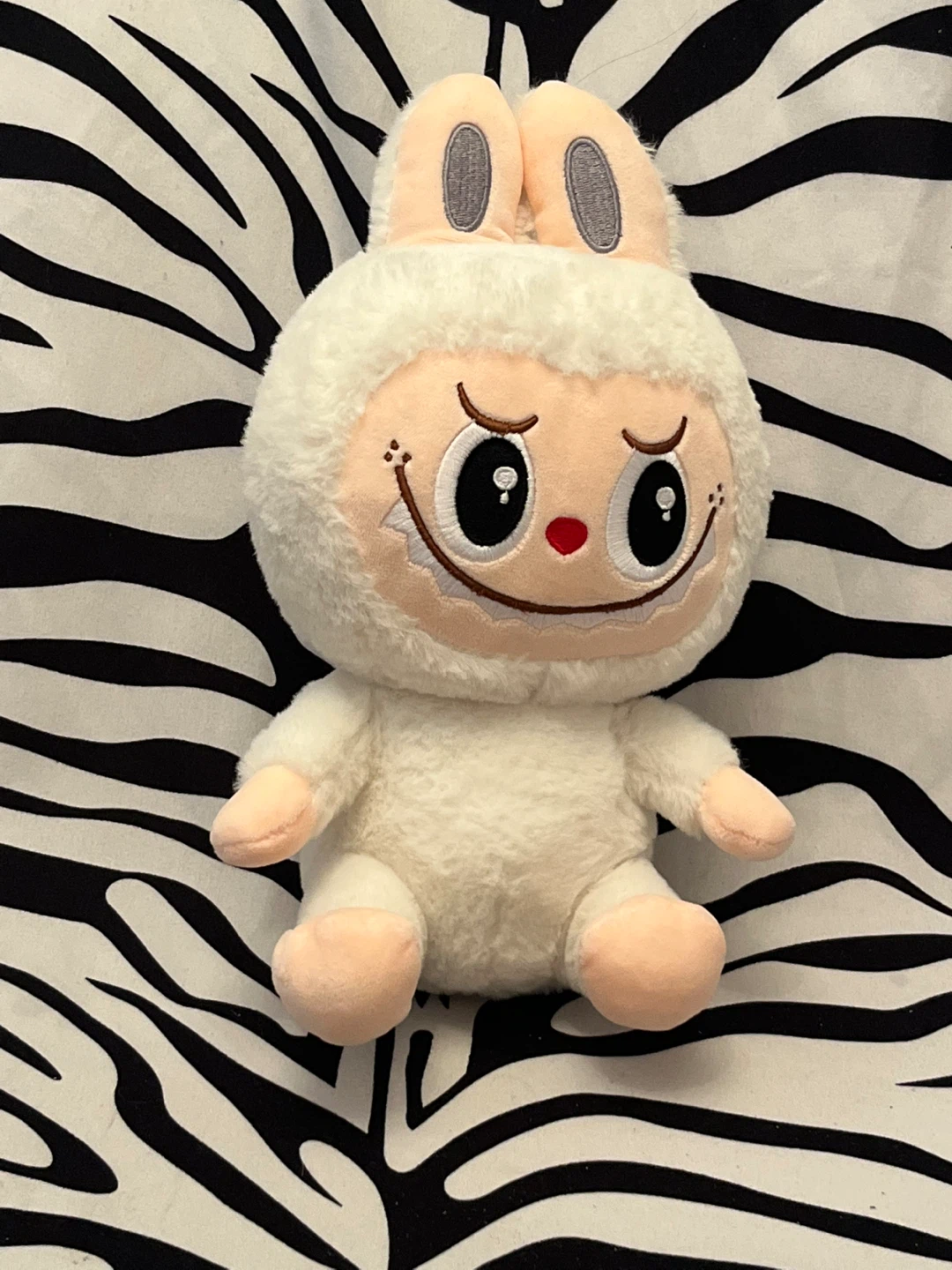🖤 White Monster Plush Toy 🖤