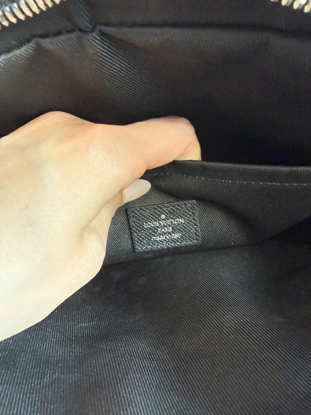 Moving sale- Louis Vuitton Monogram Sling Bag - photo 3
