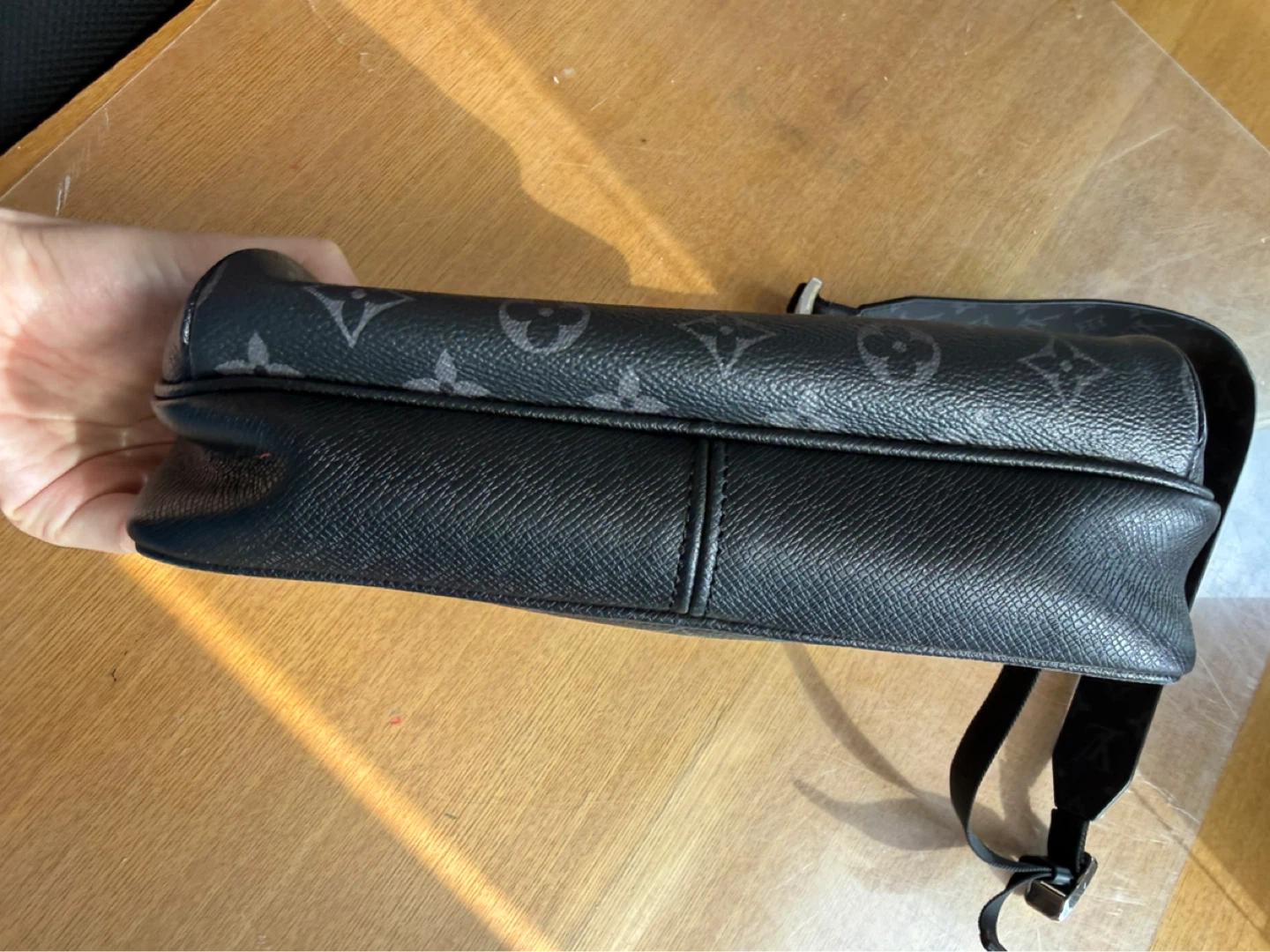 Moving sale- Louis Vuitton Monogram Sling Bag - photo 4
